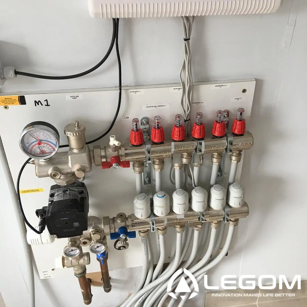 Installation Room Thermostat and Manifold
